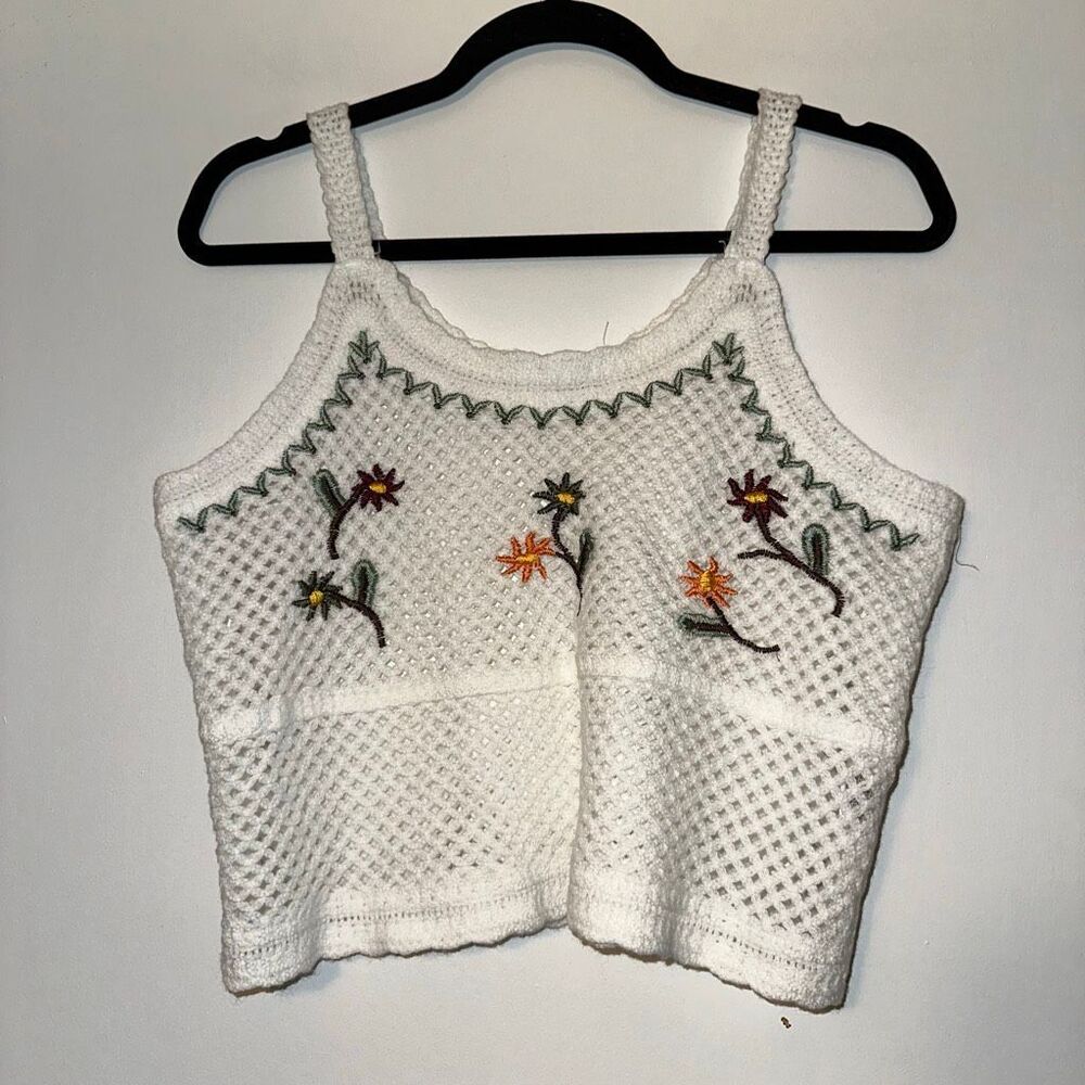 Rebellion Women’s Large White Crochet Cropped Tank Top Embroidered Flowers EUC